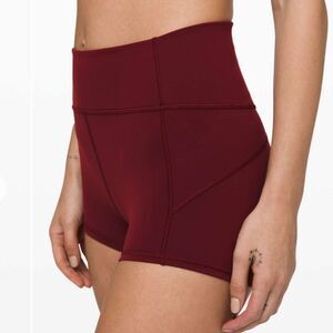 Lululemon In Movement Short *Everlux 2.5"
Deep Rouge